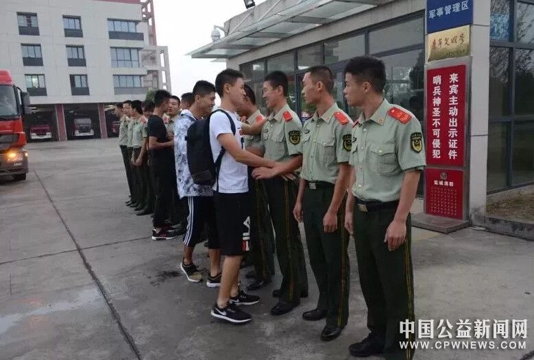 江苏东台：“再见了，战友”退伍消防老兵挥别警营！