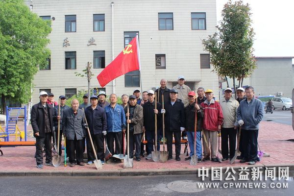 河南省开封火电厂社区党员开展庆100华诞清洁家园志愿服务活动