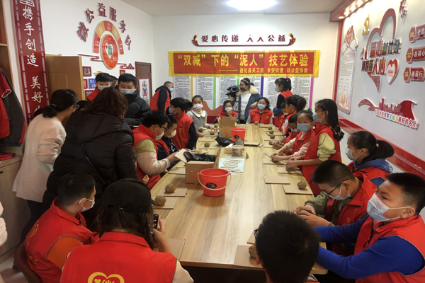 吉林通化县微公益协会开展“双减”下的“泥人”技艺体验活动