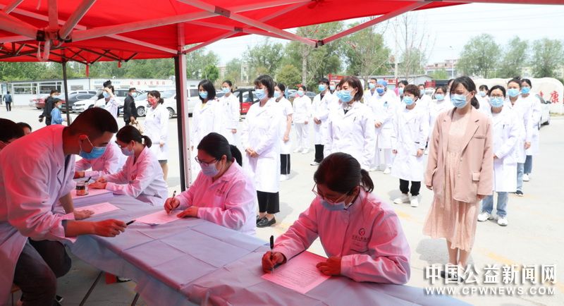 河南省杞县330多名医务人员为抗疫献血拾叁万多毫升