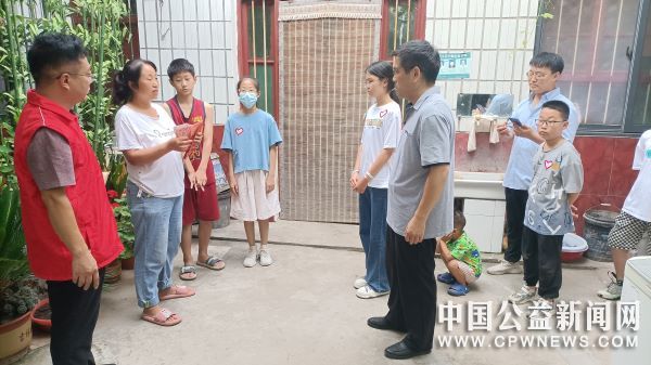 河南：新乡长城集团爱心家庭携手辉县义工“爱心助学，点亮希望”